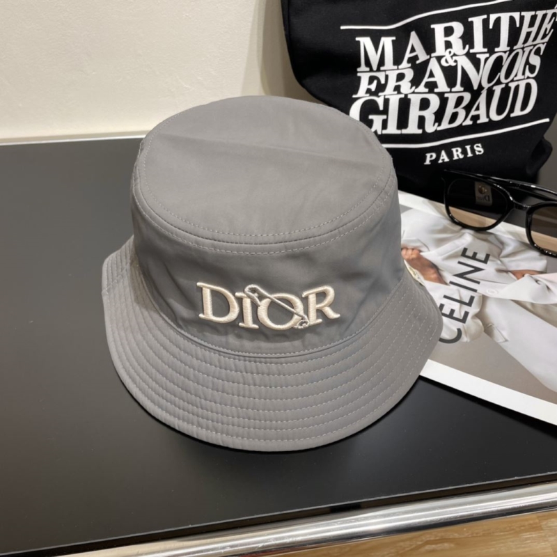 CHRISTIAN DIOR